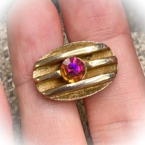 💕Vintage Gold Tone Cufflinks Beautiful Aurora Borealis Rhinestone in center💕 - Picture 3 of 6